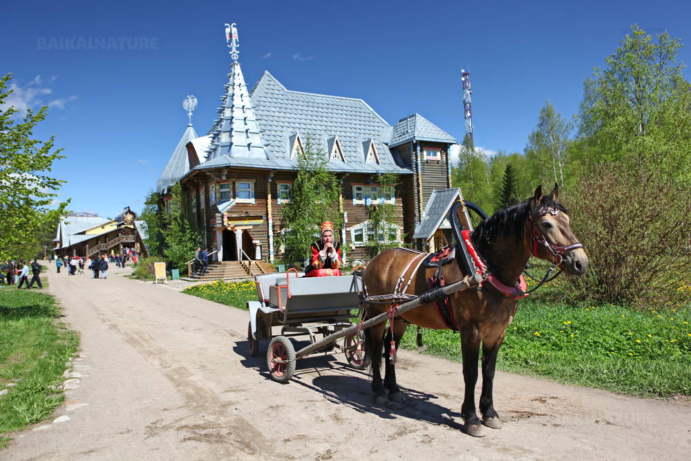 Verkhnie Mandrogi Village