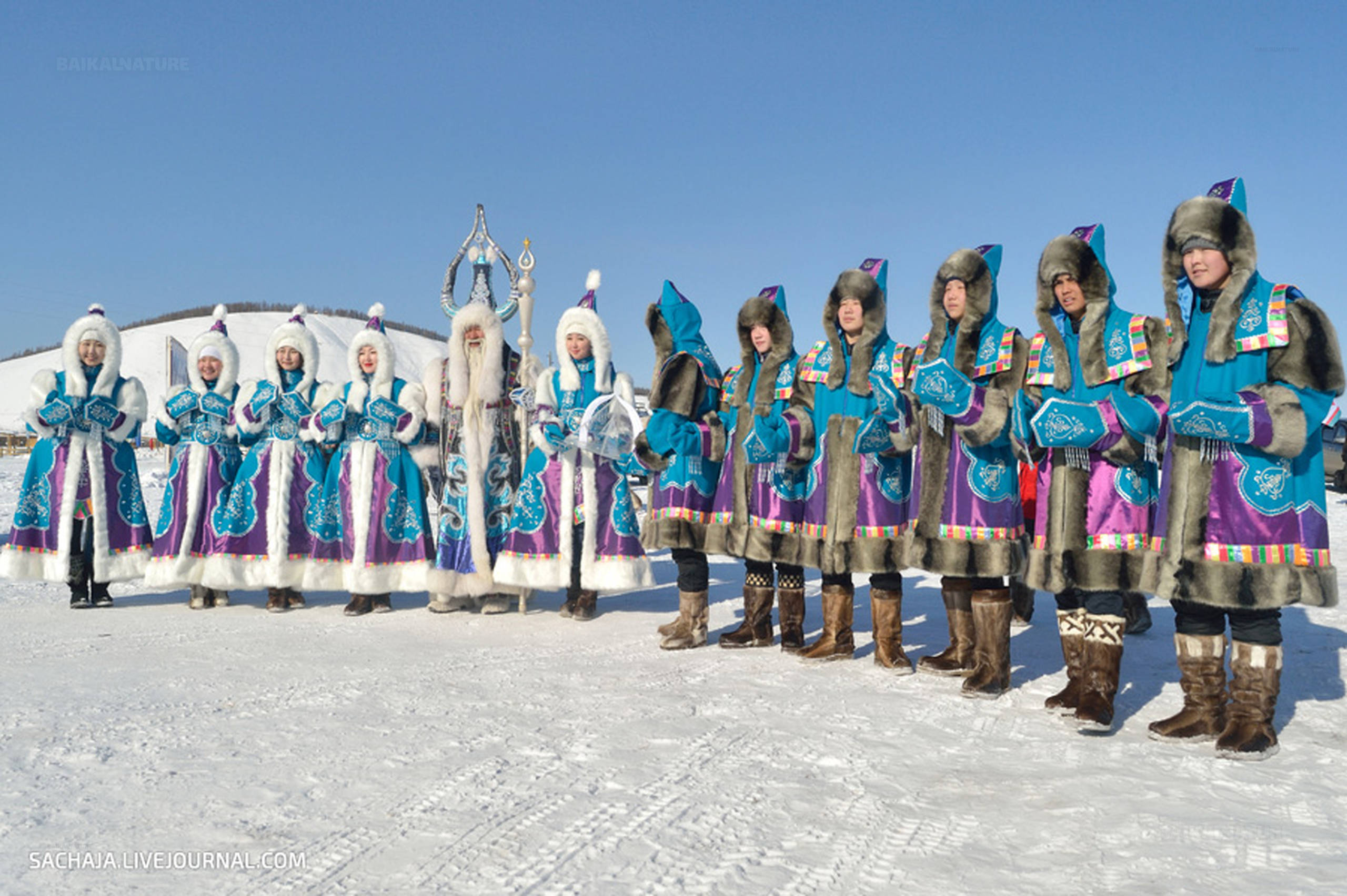 Porno ogli uxlab yotgan onasiga josuslik qiladi va uni sikadi